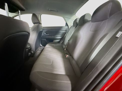 Used 2025 Hyundai Elantra SE image 24