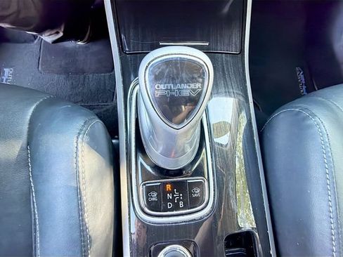 Used 2018 Mitsubishi Outlander SEL AWD/4WD image 24