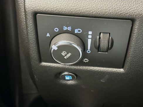 Used 2017 Jeep Grand Cherokee Limited image 17