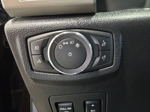 Used 2019 Ford F150 Lariat w/ Equipment Group 502A Luxury AWD/4WD image 22