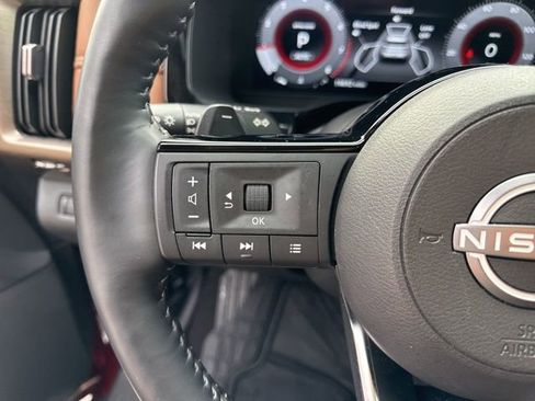 Used 2024 Nissan Pathfinder Platinum w/ Black Appearance Package image 23