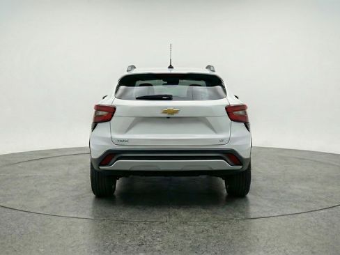 Used 2025 Chevrolet Trax LT FWD image 7