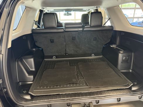 Used 2018 Toyota 4Runner Limited AWD/4WD image 10