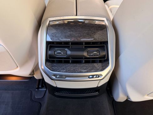Certified 2025 BMW 760i xDrive w/ Executive Package AWD/4WD image 15