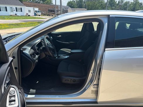 Used 2016 Chevrolet Malibu LT FWD image 10