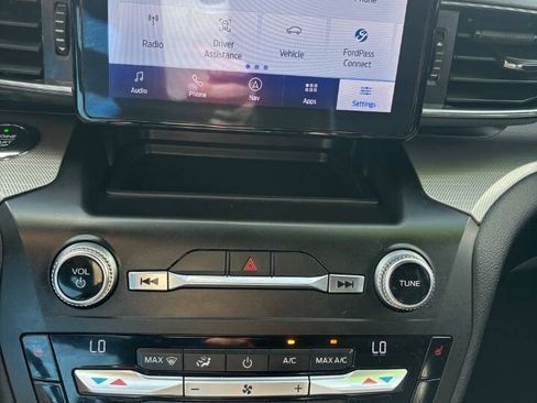 Used 2020 Ford Explorer XLT w/ Equipment Group 202A AWD/4WD image 23