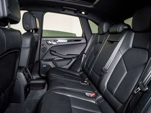 Certified 2026 Porsche Macan AWD/4WD image 17