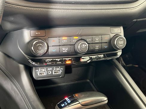 Used 2022 Dodge Durango SXT w/ Anodized Platinum Package image 15