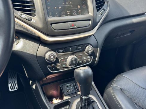 Used 2015 Jeep Cherokee Limited w/ Luxury Group FWD image 19
