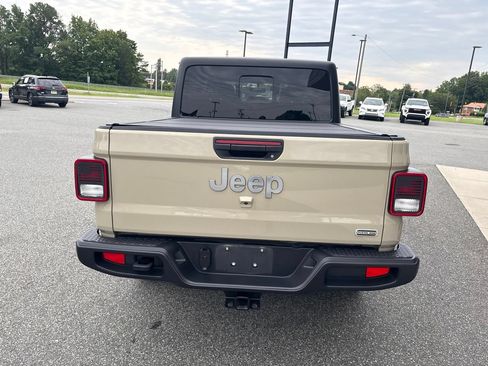 Used 2022 Jeep Gladiator Overland w/ Trailer Tow Package AWD/4WD image 8