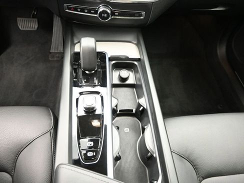 Used 2025 Volvo XC60 B5 Plus AWD/4WD image 13