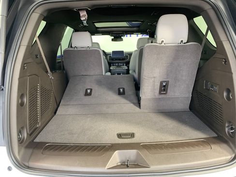 Used 2024 GMC Yukon SLT w/ SLT Luxury Package AWD/4WD image 35