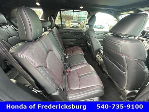 Certified 2025 Honda Pilot Black Edition image 33