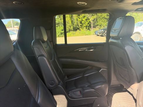 Used 2017 Cadillac Escalade ESV Platinum AWD/4WD image 12