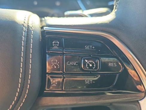 Used 2022 Jeep Grand Cherokee L Overland w/ Luxury Tech Group IV image 39