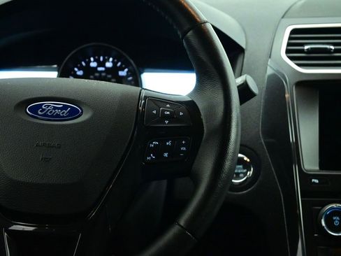 Used 2017 Ford Explorer XLT w/ Equipment Group 202A image 11