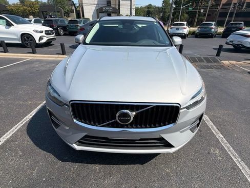 Used 2022 Volvo XC60 B5 Momentum FWD image 2