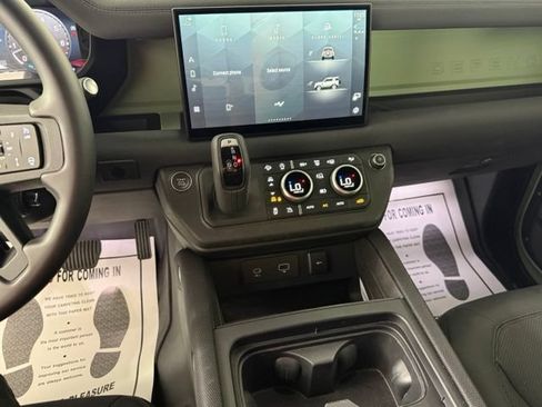 Used 2023 Land Rover Defender 110 75th Limited Edition AWD/4WD image 38