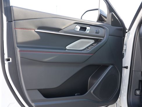 Used 2025 Ford Explorer ST image 16