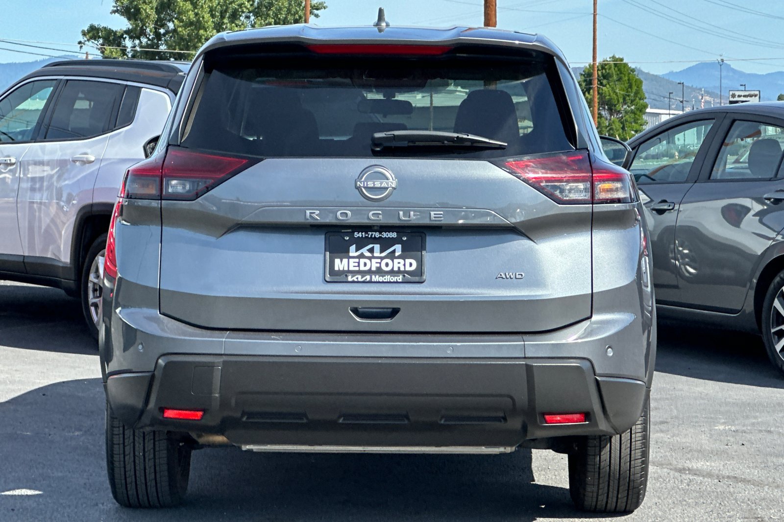 Used 2025 Nissan Rogue SV AWD/4WD image 5