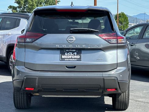 Used 2025 Nissan Rogue SV AWD/4WD image 5