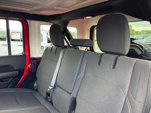 Used 2025 Jeep Wrangler Unlimited Sahara w/ Safety Group AWD/4WD image 8
