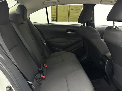 Used 2021 Toyota Corolla LE image 25