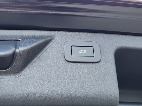 New 2025 Land Rover Discovery Sport S image 36