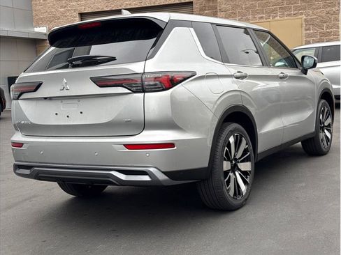 New 2026 Mitsubishi Outlander LE FWD image 5
