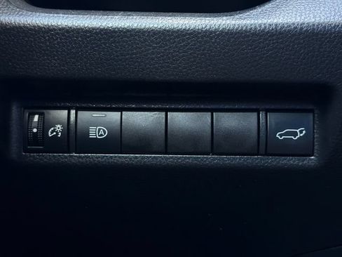 Used 2020 Toyota RAV4 XLE w/ Convenience Package FWD image 28