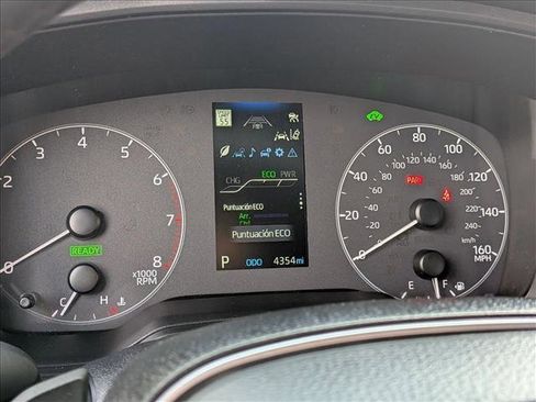 Used 2024 Toyota Corolla Cross SE image 11