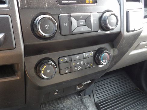 Used 2022 Ford F250 XL w/ Power Equipment Group RWD image 27