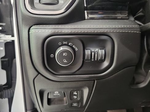 Used 2025 RAM 1500 Limited AWD/4WD image 13