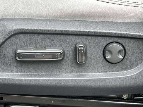 Used 2024 Honda Pilot Touring image 13
