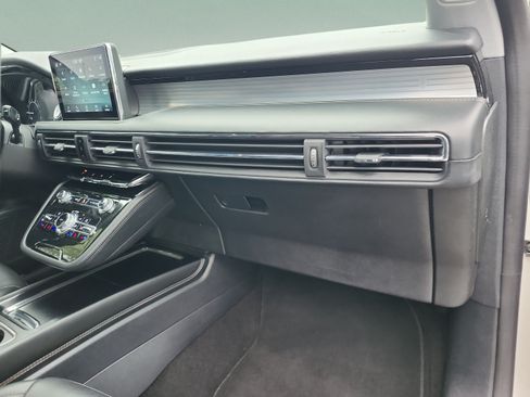 Used 2022 Lincoln Corsair FWD w/ Equipment Group 101A image 22