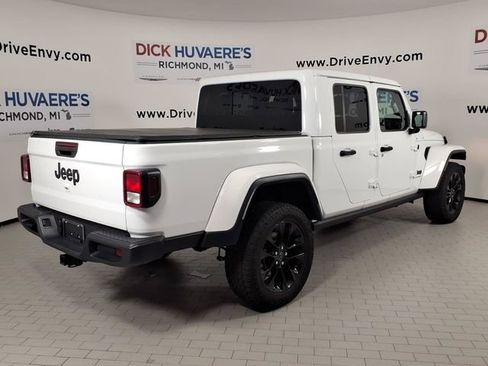 Used 2025 Jeep Gladiator Sport AWD/4WD image 4