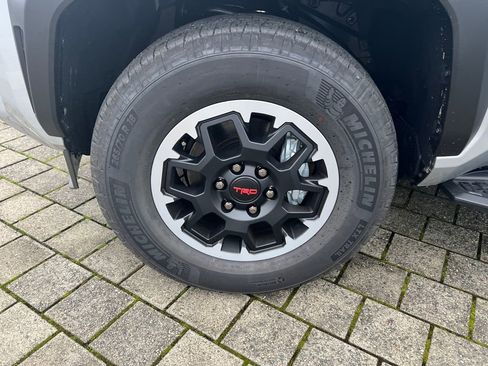 New 2025 Toyota 4Runner TRD Off-Road Premium image 10