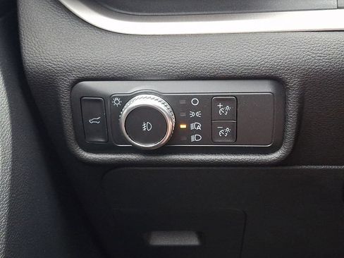 Used 2022 Ford Explorer XLT w/ Equipment Group 202A AWD/4WD image 25