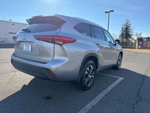 Used 2023 Toyota Highlander L image 9