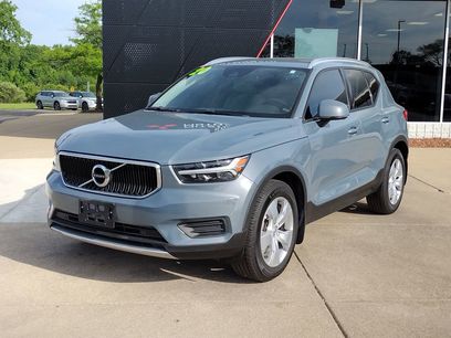 Used 2020 Volvo XC40 T4 Momentum