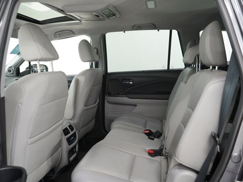 Used 2017 Honda Pilot Touring image 17