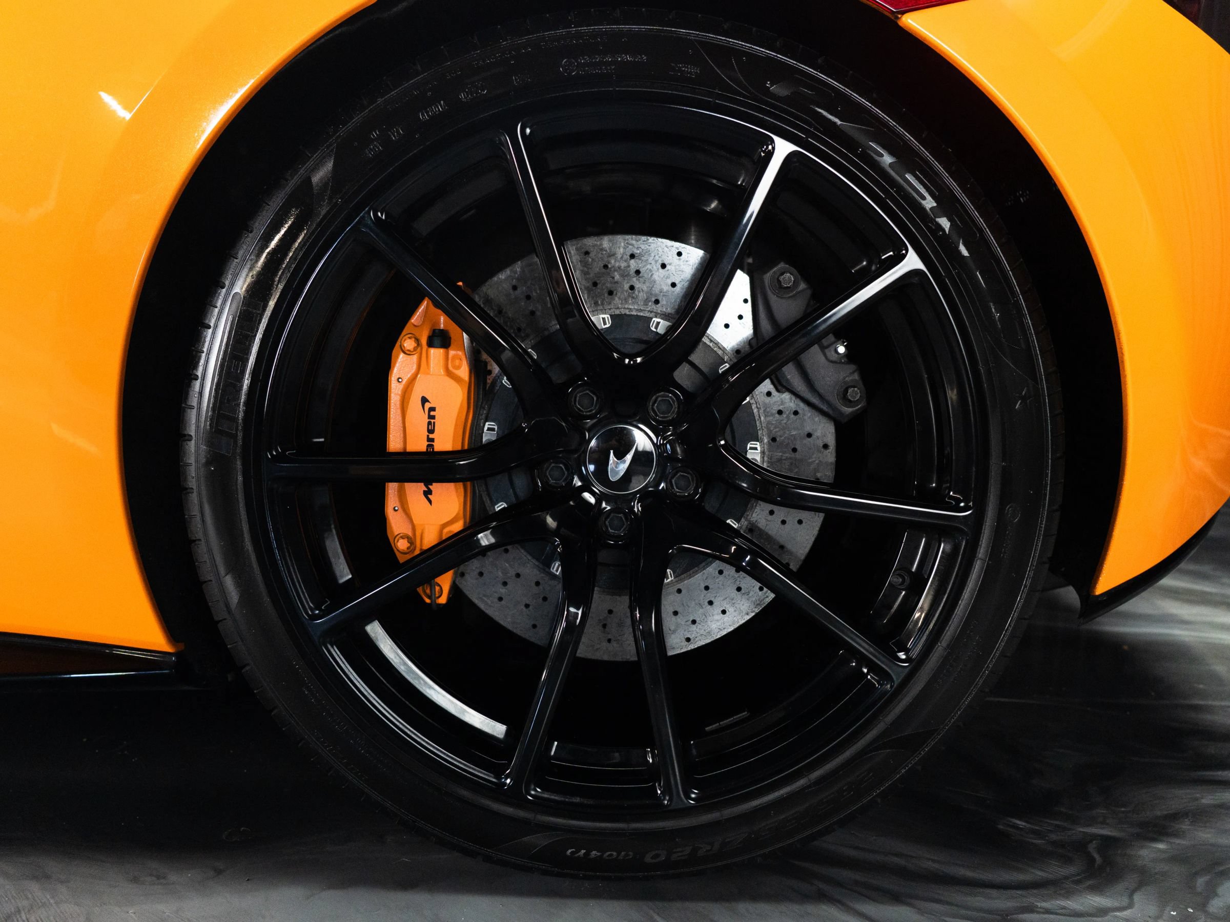 Used 2019 McLaren 570S Spider RWD image 25