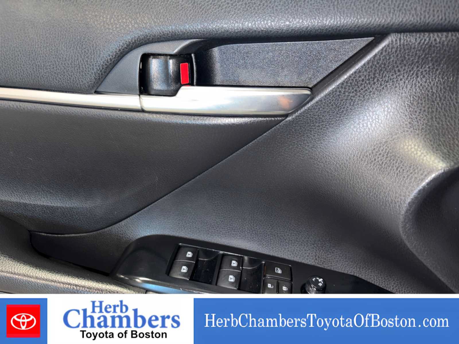 Used 2020 Toyota Camry SE FWD image 14