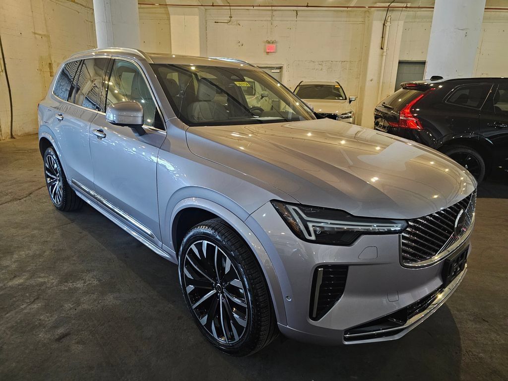 Certified 2026 Volvo XC90 B6 Plus w/ Protection Package Premier AWD/4WD image 5