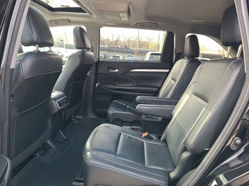 Used 2018 Toyota Highlander XLE w/ Protection Package #3 AWD/4WD image 11
