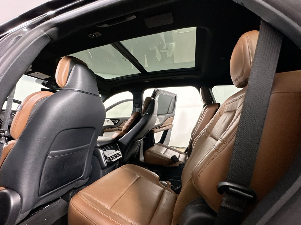Used 2020 Lincoln Aviator Grand Touring w/ Equipment Group 302A AWD/4WD image 16