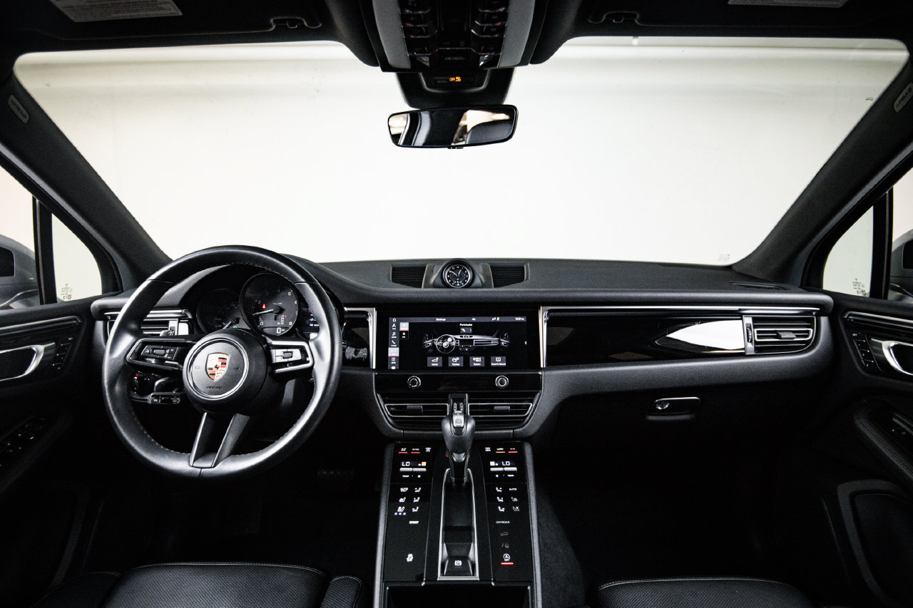Certified 2023 Porsche Macan AWD/4WD image 25