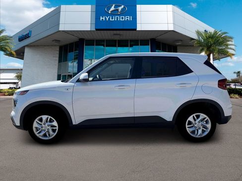 New 2026 Hyundai Venue SE image 3