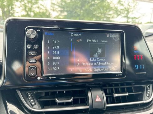 Used 2018 Toyota C-HR XLE FWD image 14
