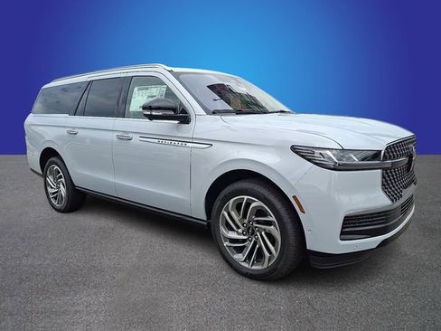 New 2025 Lincoln Navigator L Reserve image 2